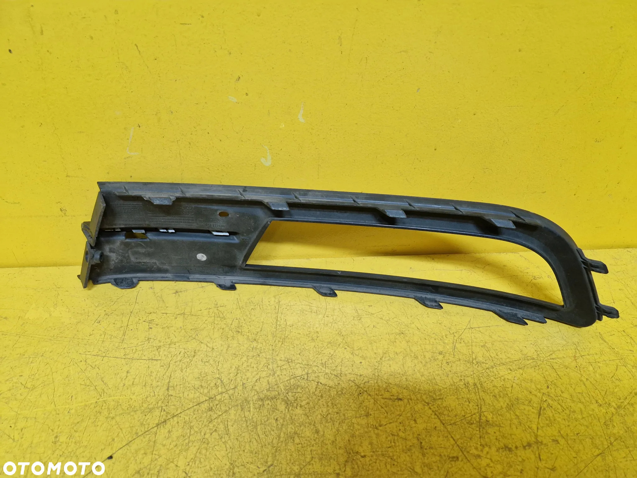 VW PASSAT B8 KRATKA ZDERZAKA PRAWA 3G0853666A - 2