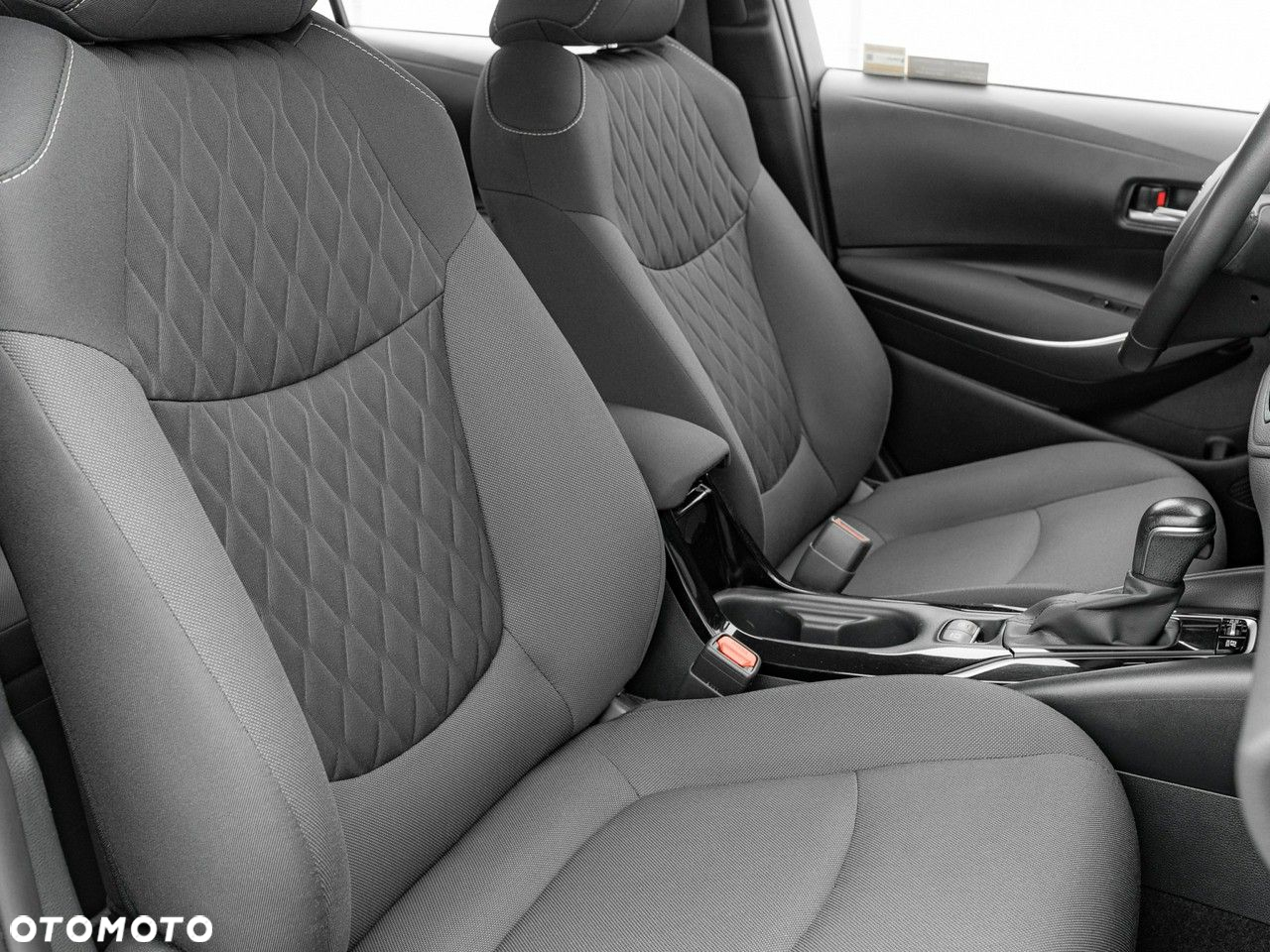 Toyota Corolla 1.8 Hybrid Comfort - 34