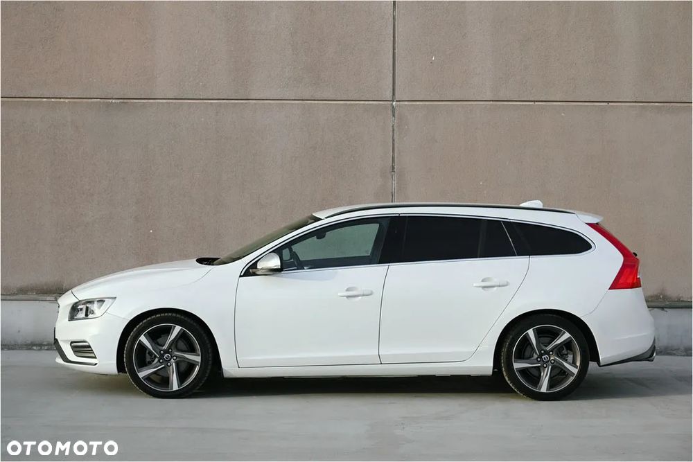 Volvo V60 D4 R-Design - 12