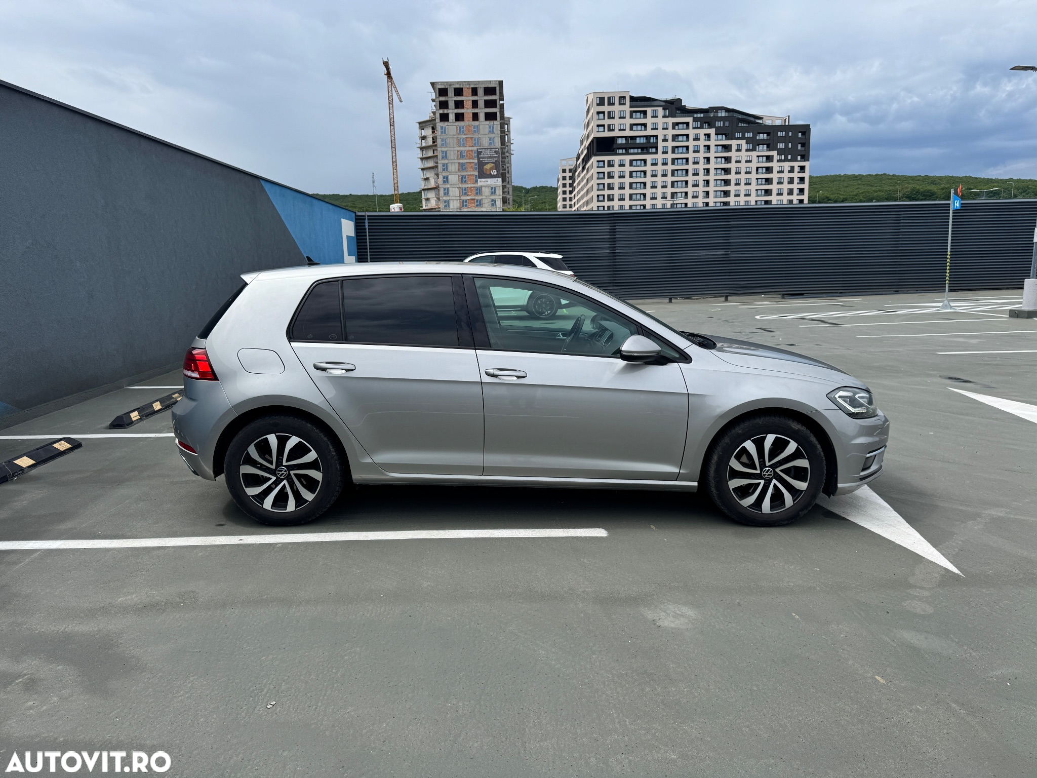 Volkswagen Golf 1.6 TDI DSG Comfortline - 4