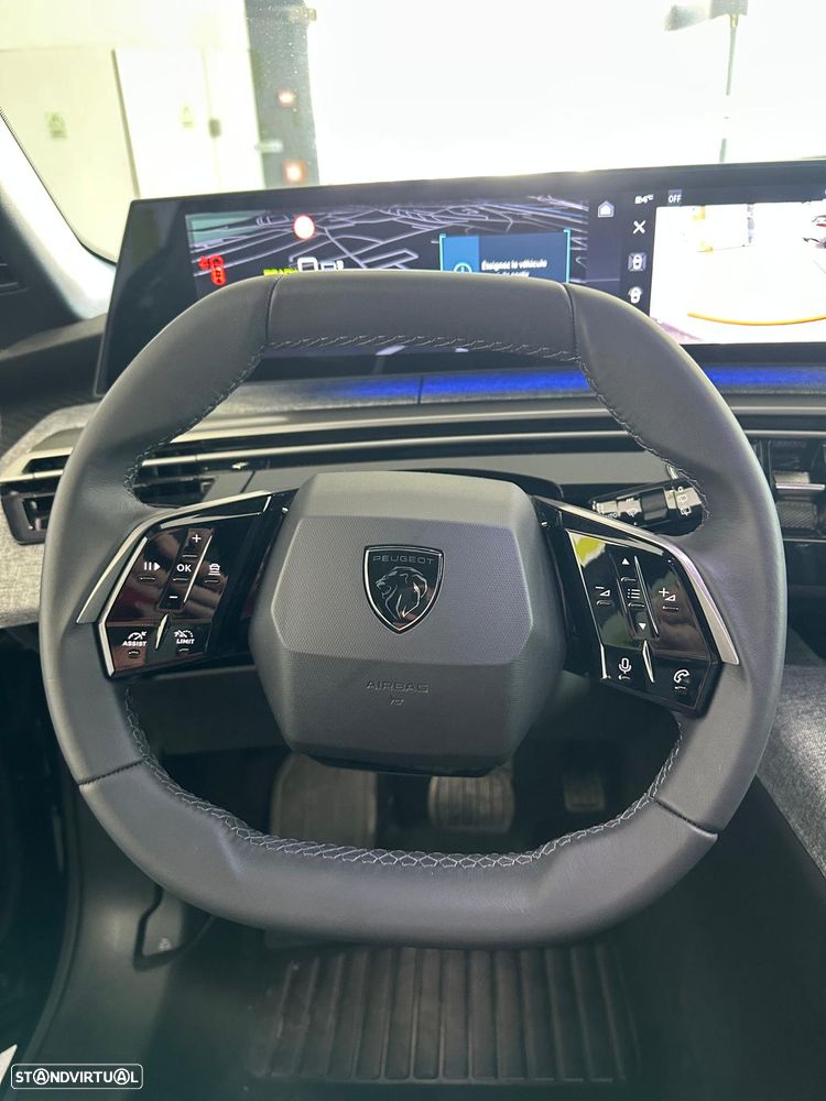 Peugeot E-5008 Allure - 11