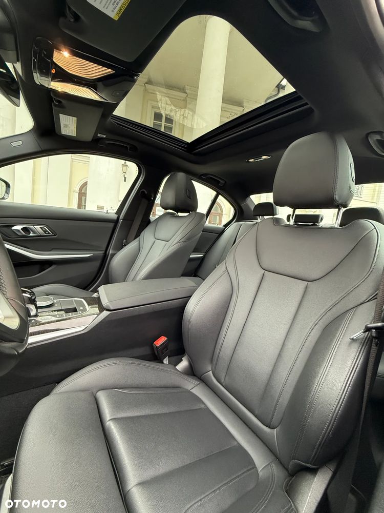 BMW Seria 3 330i xDrive - 35