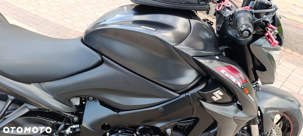 Suzuki GSX 1000 - 21
