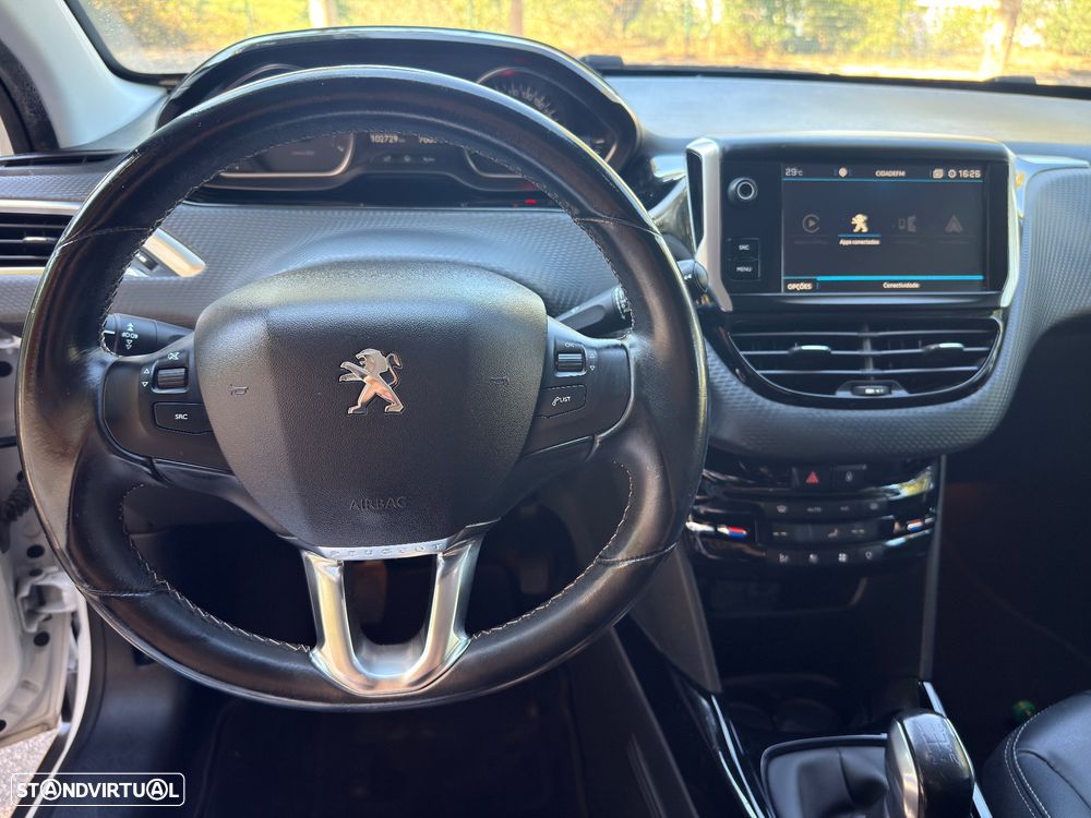 Peugeot 2008 1.2 PureTech Allure - 20