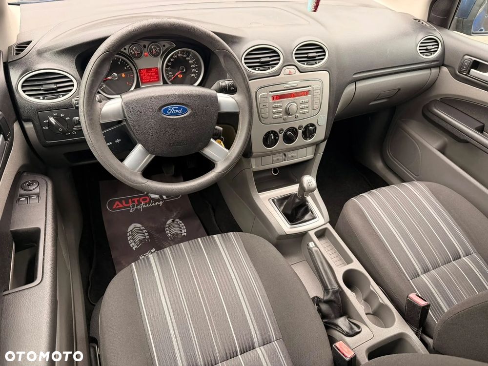 Ford Focus 1.6 16V Style+ - 21