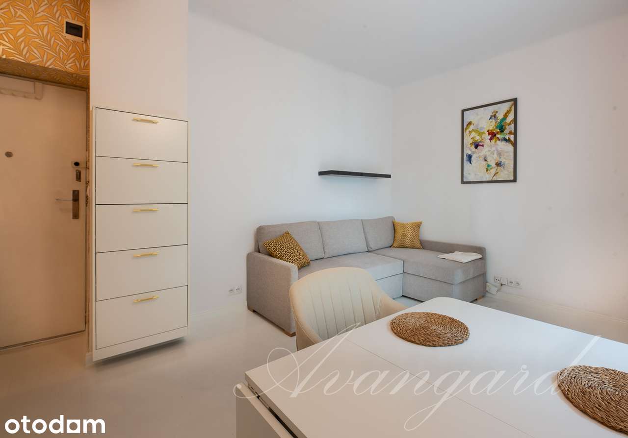 Przy Pl. Grunwaldzkim, urocze studio z balkonem.
