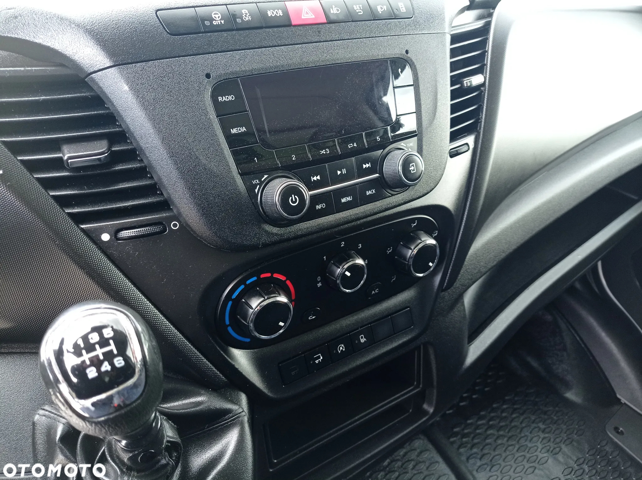 Iveco 35C14 2.3 140 KM KLIMA WINDA - 9