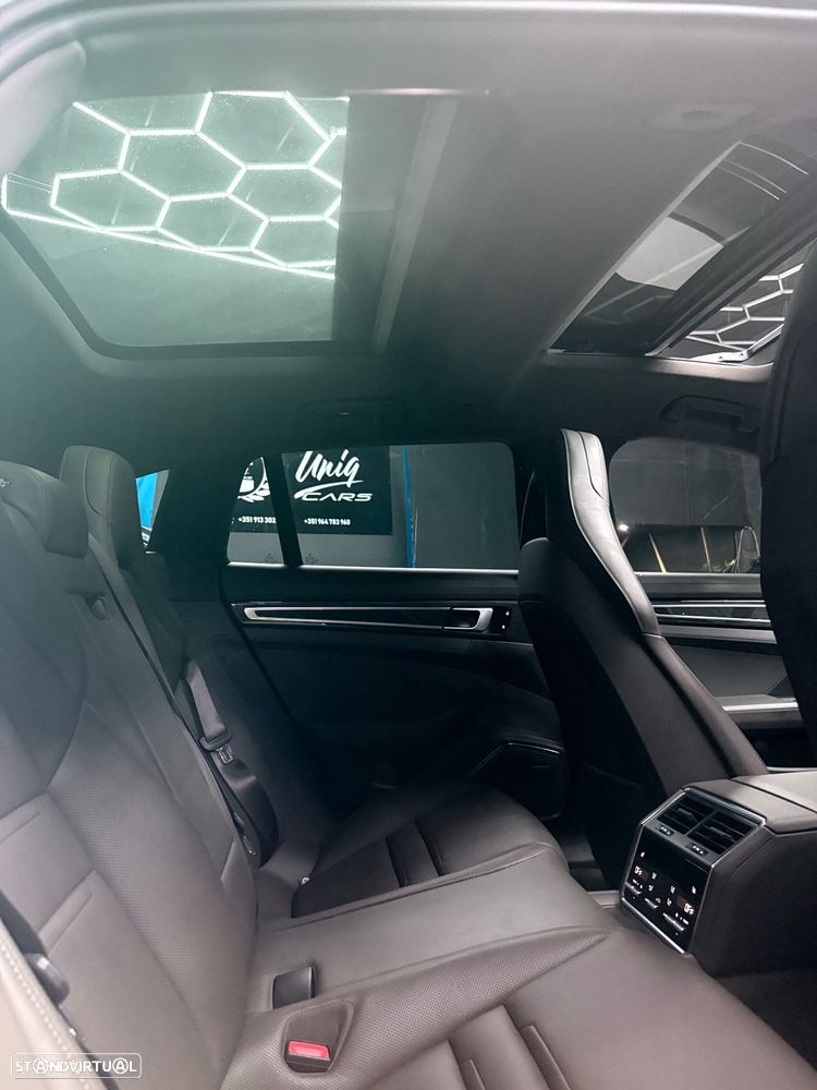 Porsche Panamera Sport Turismo 4S E-Hybrid - 18