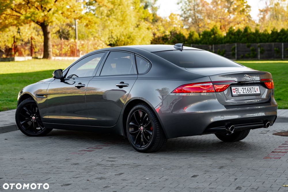 Jaguar XF 30d S - 12