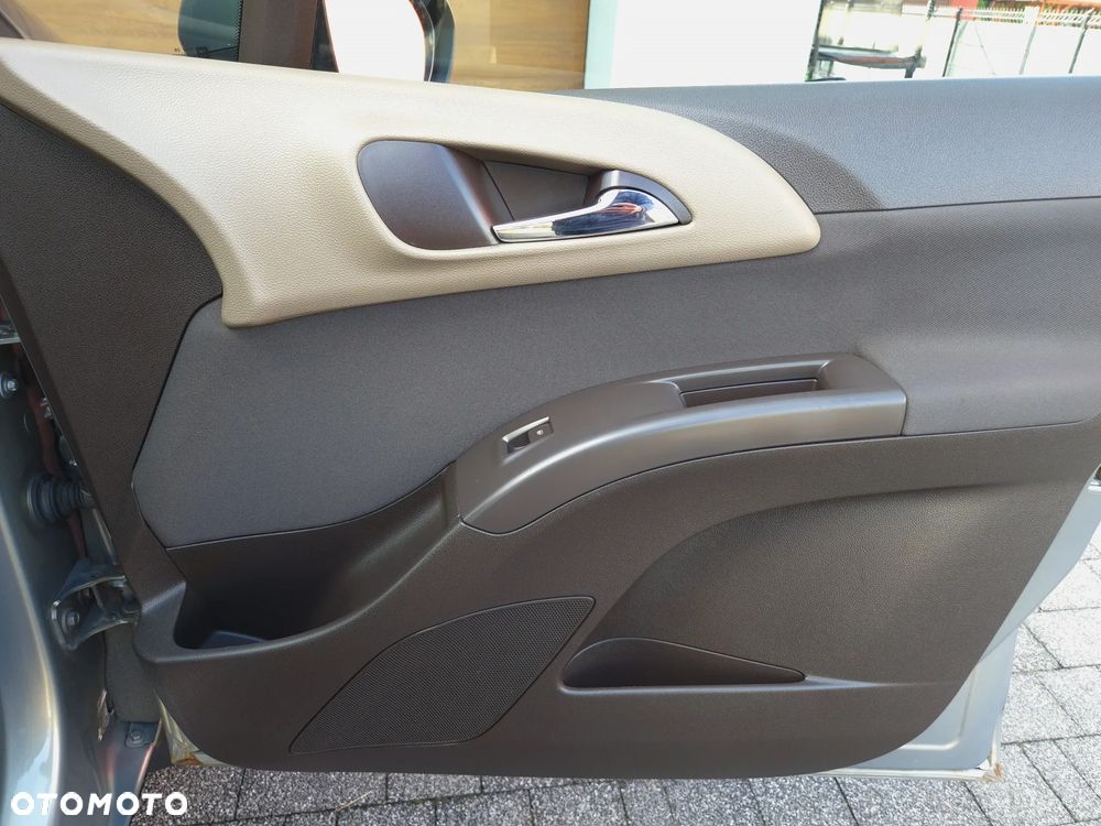 Opel Meriva - 31
