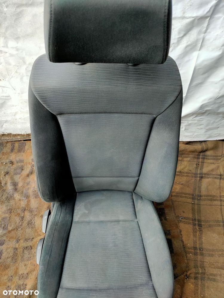 fotel siedzenie prawy przód e87 lift 5drzwi - 4