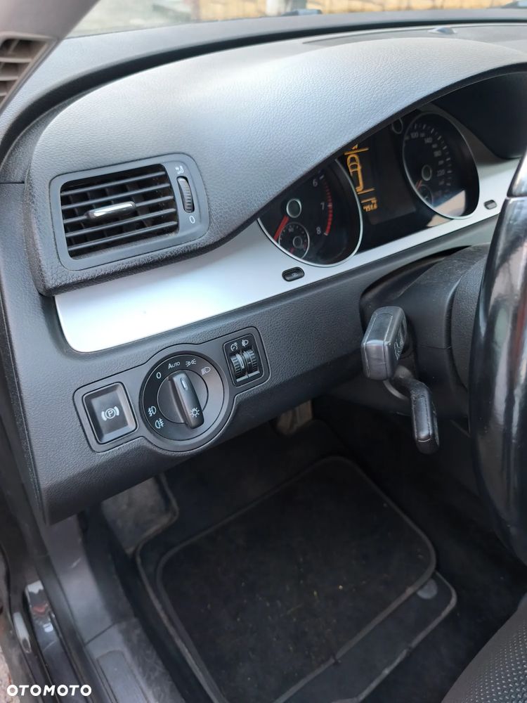 Volkswagen Passat 1.6 Comfortline - 26