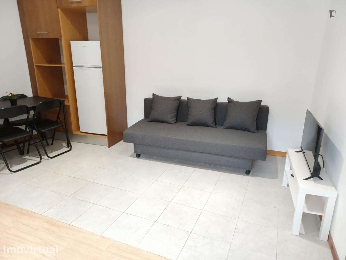 Apartamento com 1 quartos - localizado em Campanhã Porto - Grande imagem: 3/14