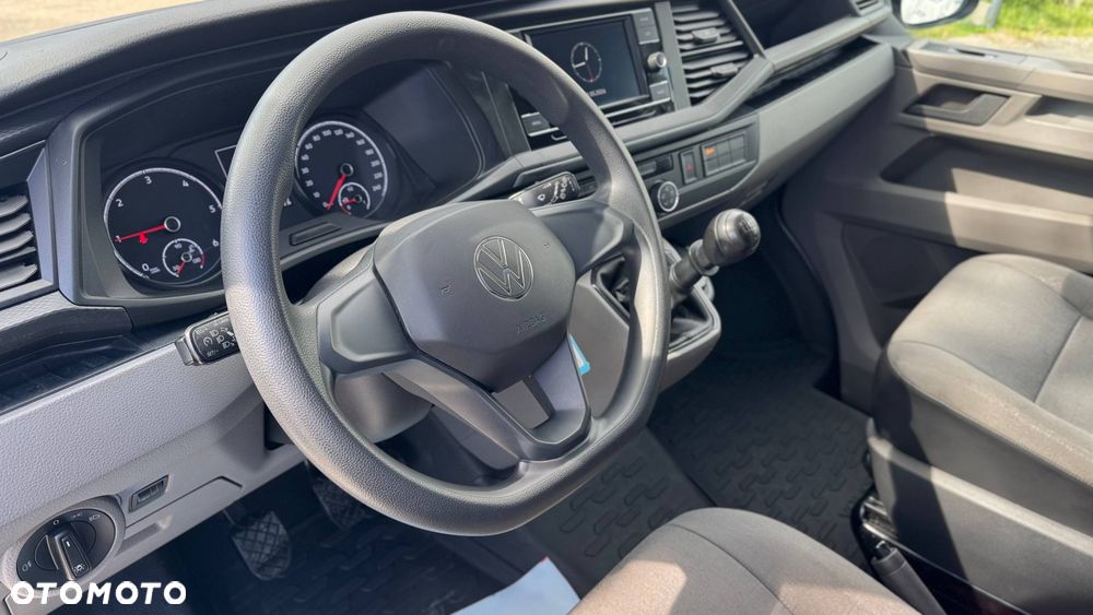 Volkswagen Transporter 2.0 TDI z 2022 roku - 11
