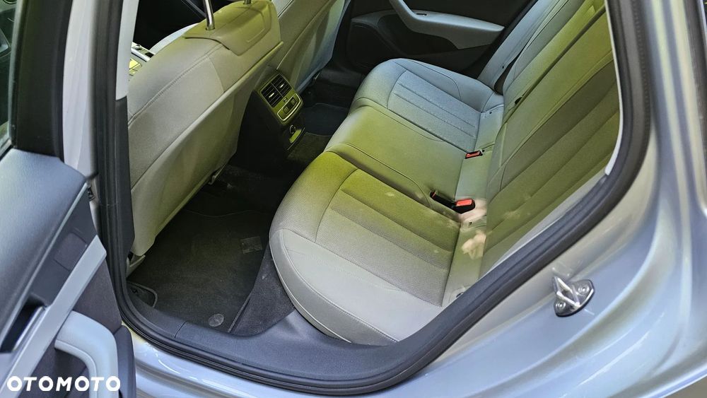 Audi A4 Avant 2.0 TDI Quattro Design S tronic - 26