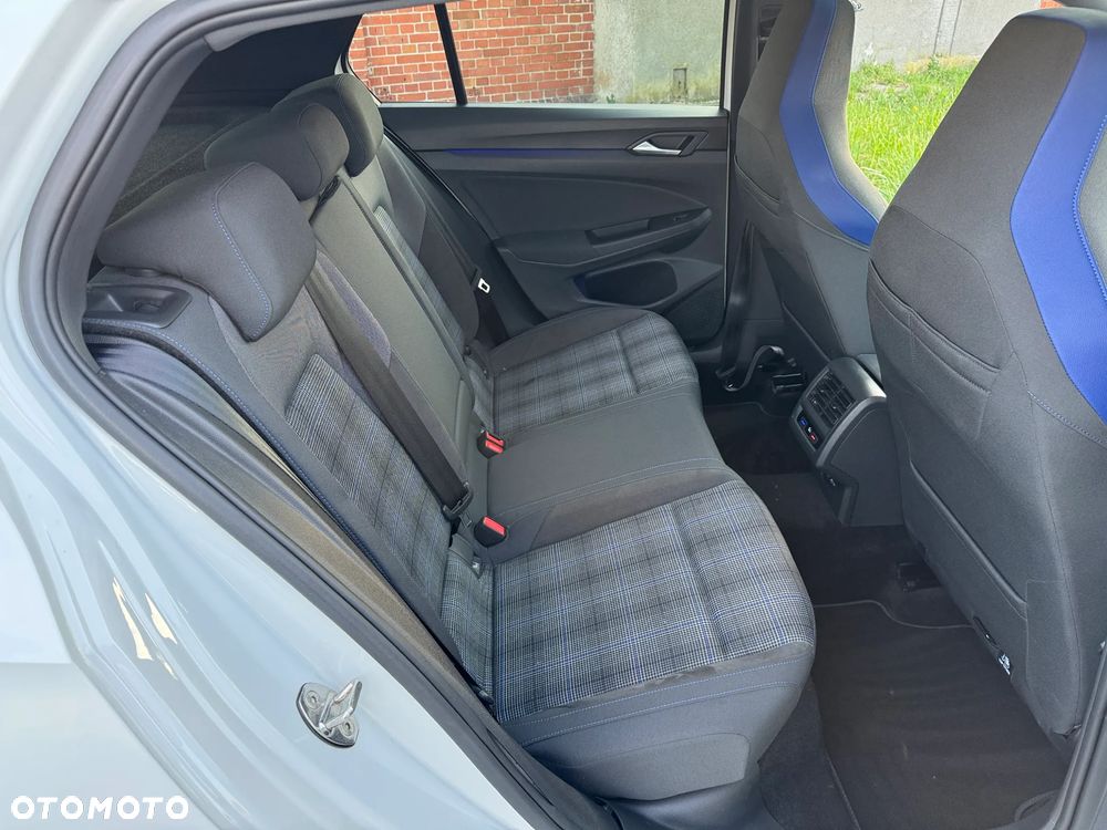 Volkswagen Golf ver-viii-1-4-tsi-plug--in-hybrid-style-dsg - 24