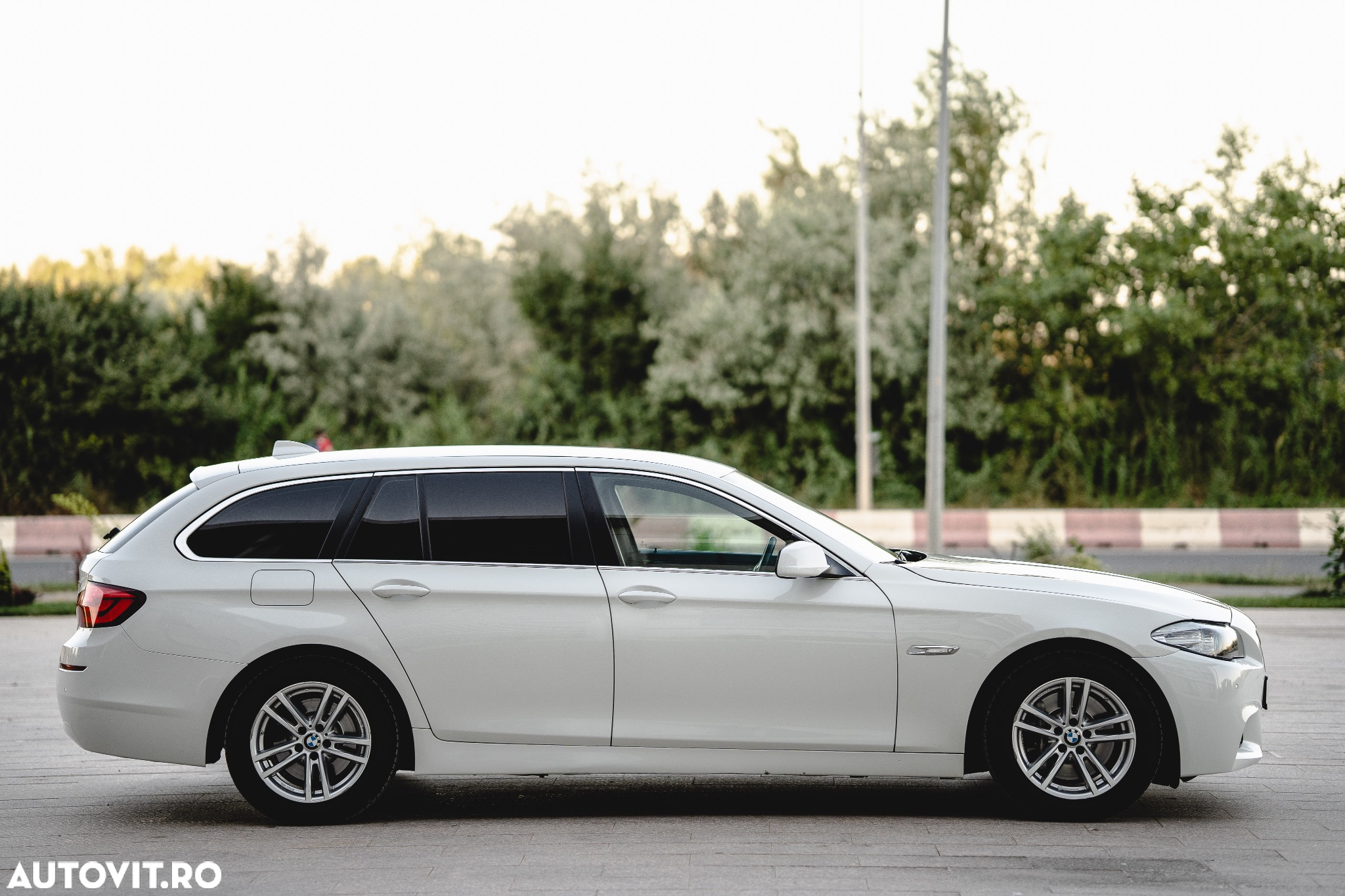 BMW Seria 5 525d Touring Modern Line - 14