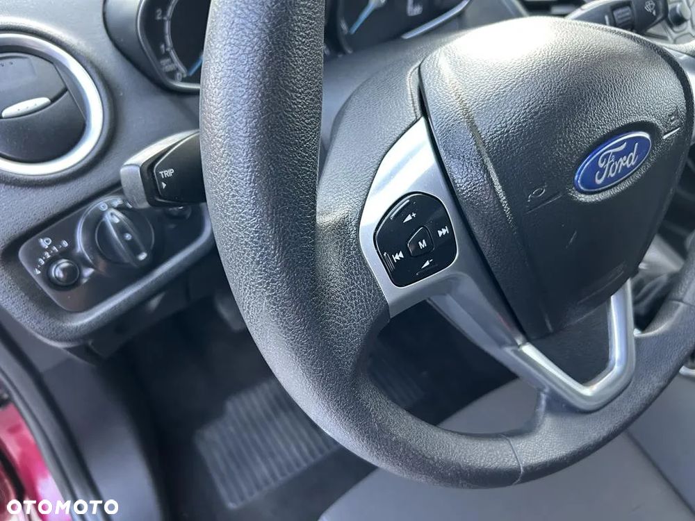 Ford Fiesta - 25