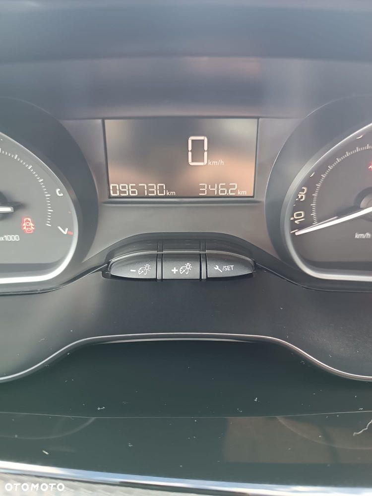 Peugeot 2008 1.2 Pure Tech GPF Active - 12