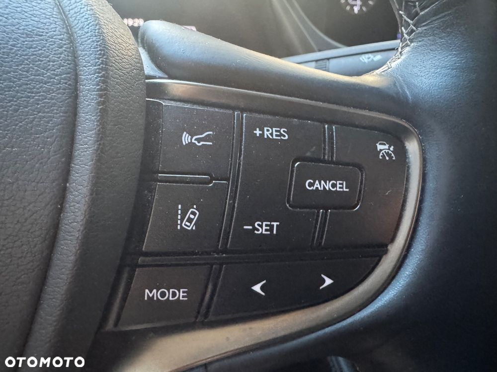 Lexus ES 300h Prestige - 27