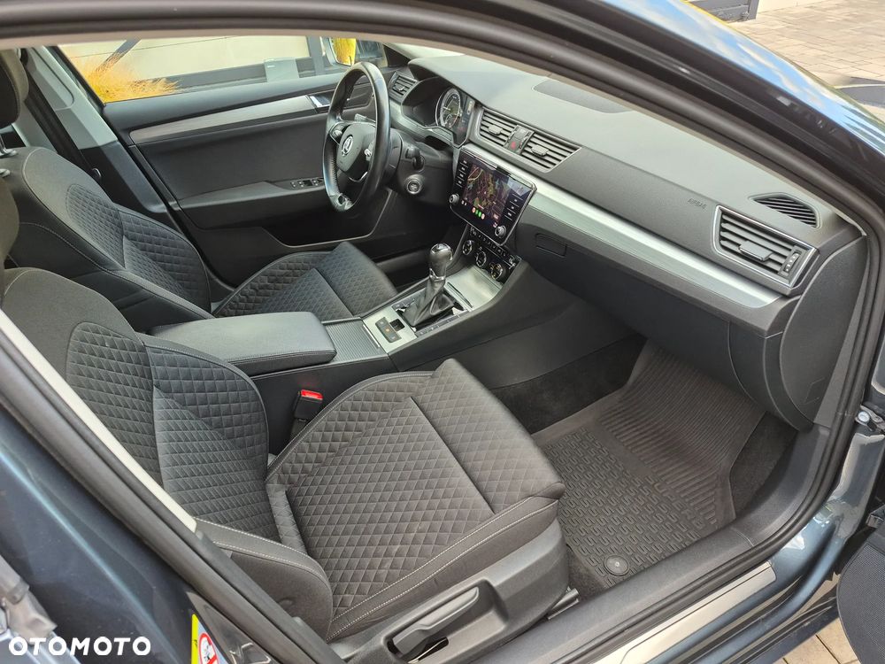 Skoda Superb 2.0 TDI SCR Ambition DSG - 9