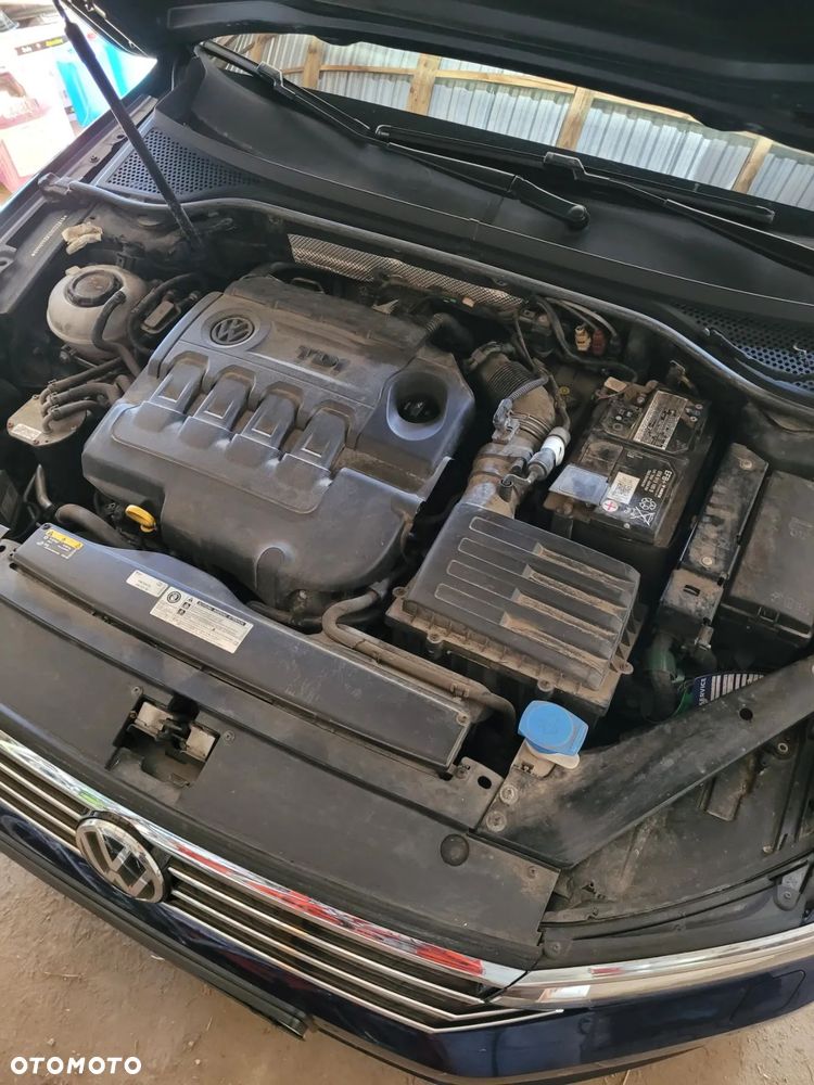 Volkswagen Passat 2.0 TDI SCR Highline - 24