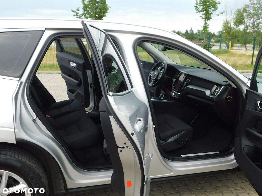 Volvo XC 60 B4 B Momentum Pro - 10