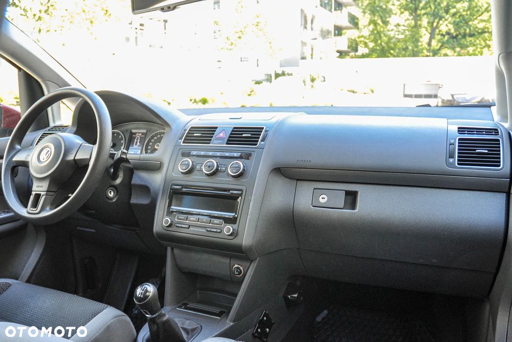 Volkswagen Touran - 10