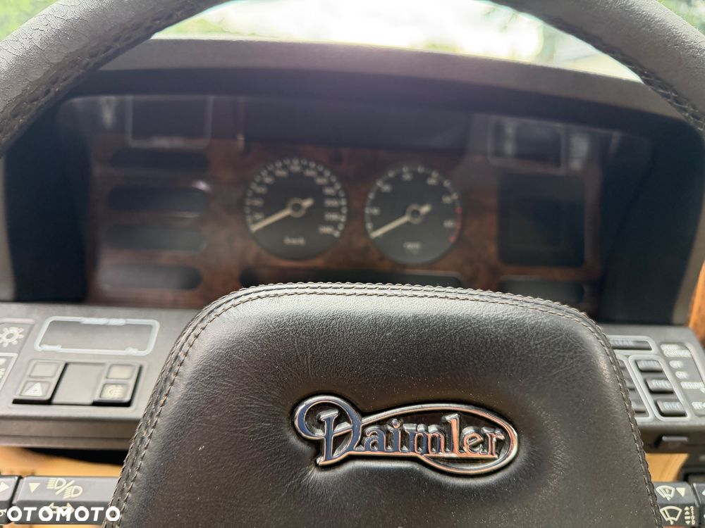 Jaguar XJ - 16