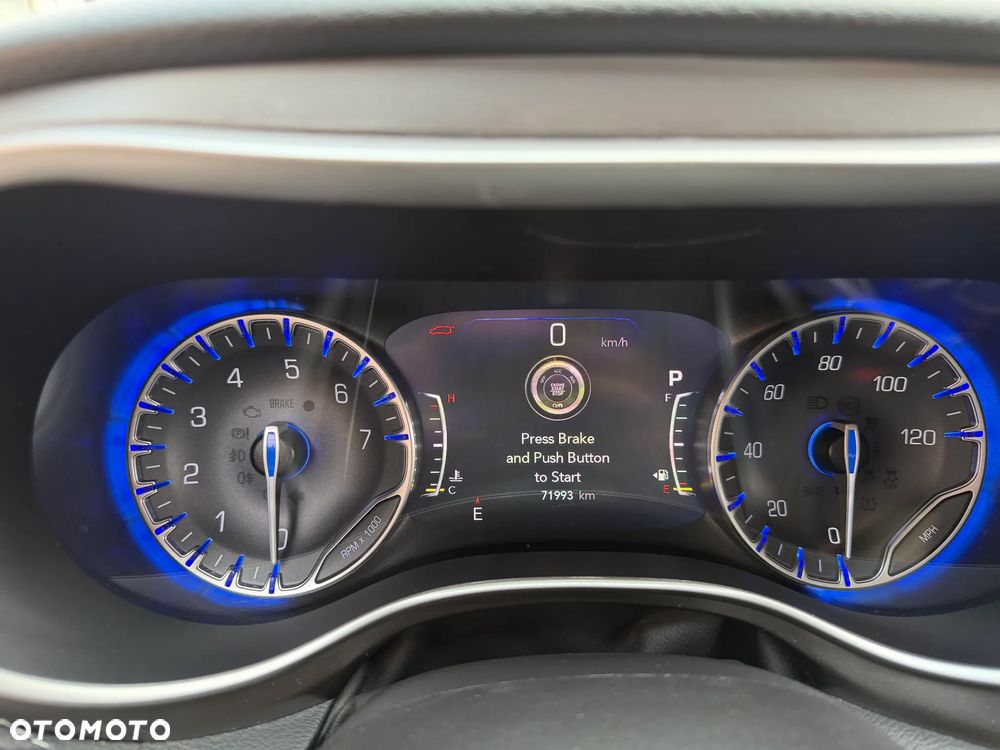 Chrysler Pacifica - 12