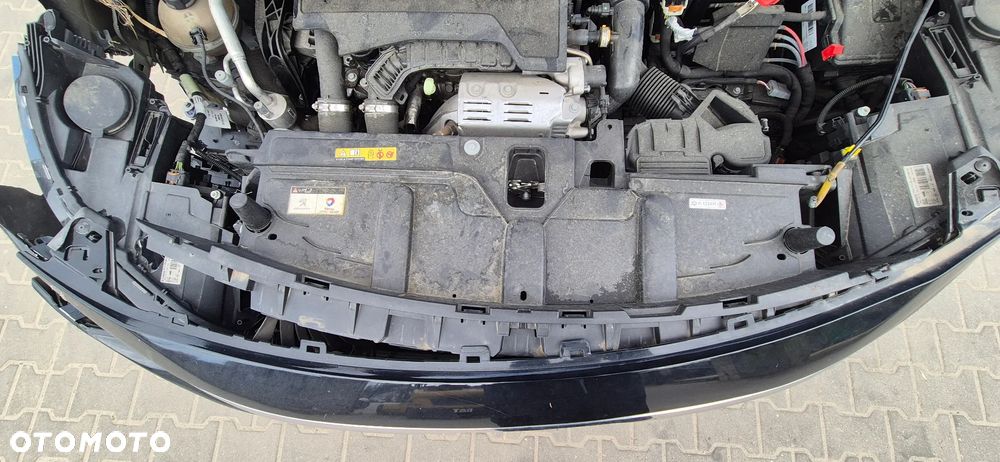 Peugeot 5008 1.2 PureTech Allure S&S EAT8 - 29