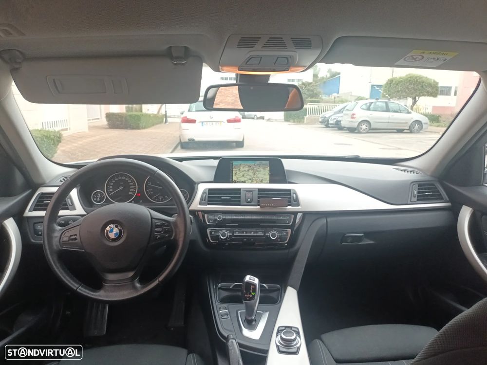 BMW 320 d Touring Advantage Auto - 1