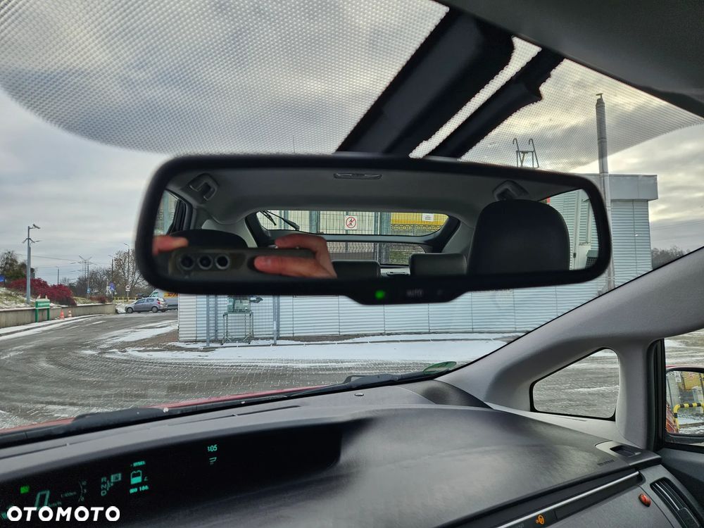 Toyota Prius (Hybrid) Executive - 18