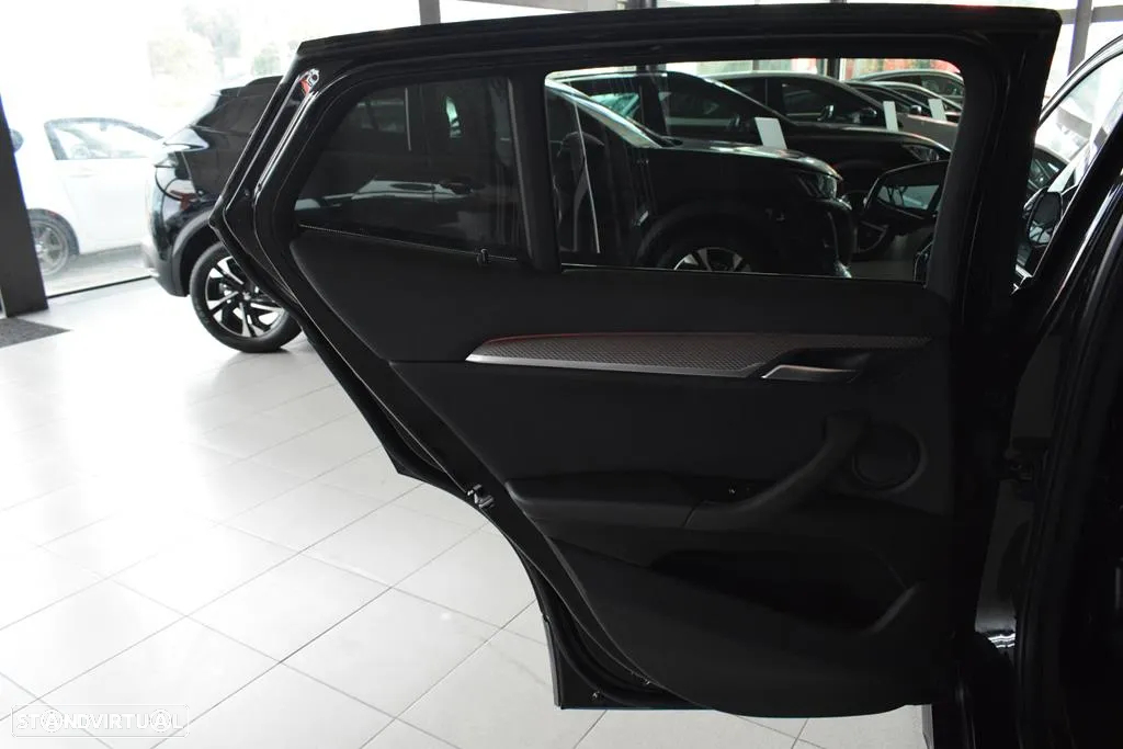 BMW X2 25 e xDrive X Pack M - 37