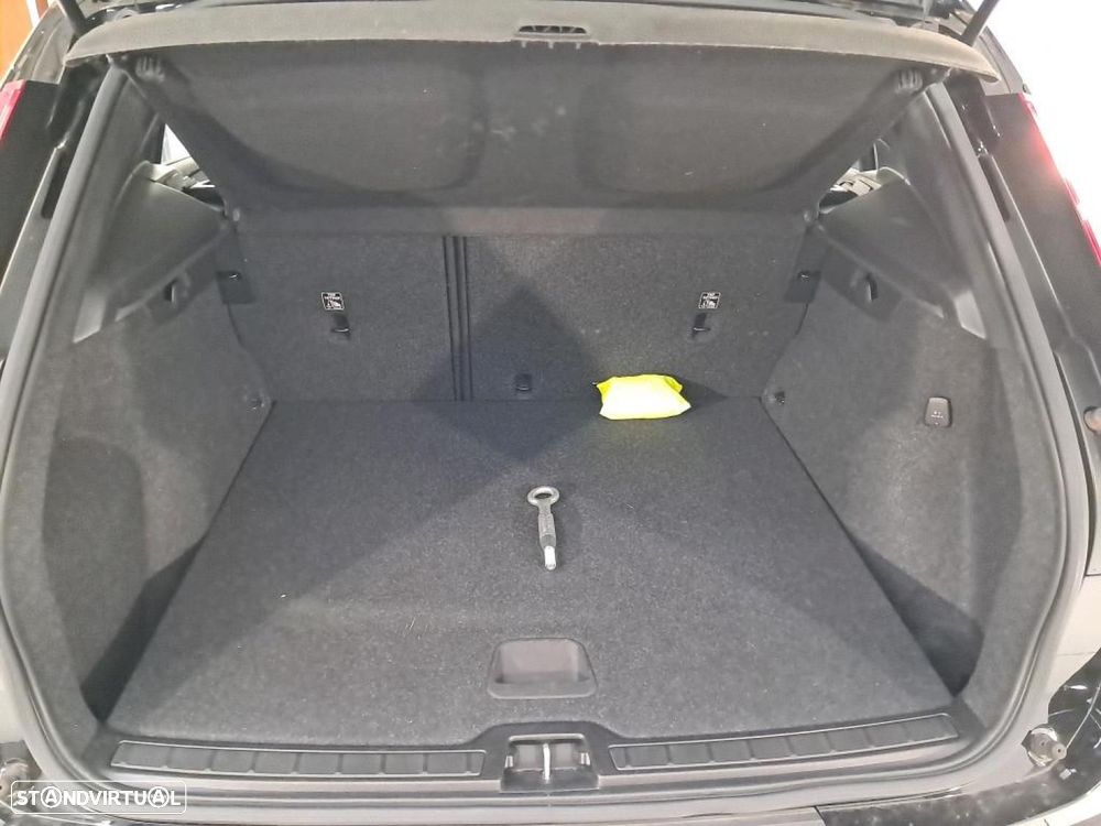 Volvo XC 40 1.5 T2 Momentum Core Geartronic - 11