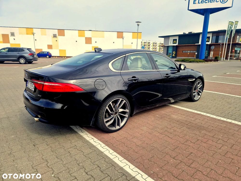 Jaguar XF 3.0 TDV6 Portfolio - 12