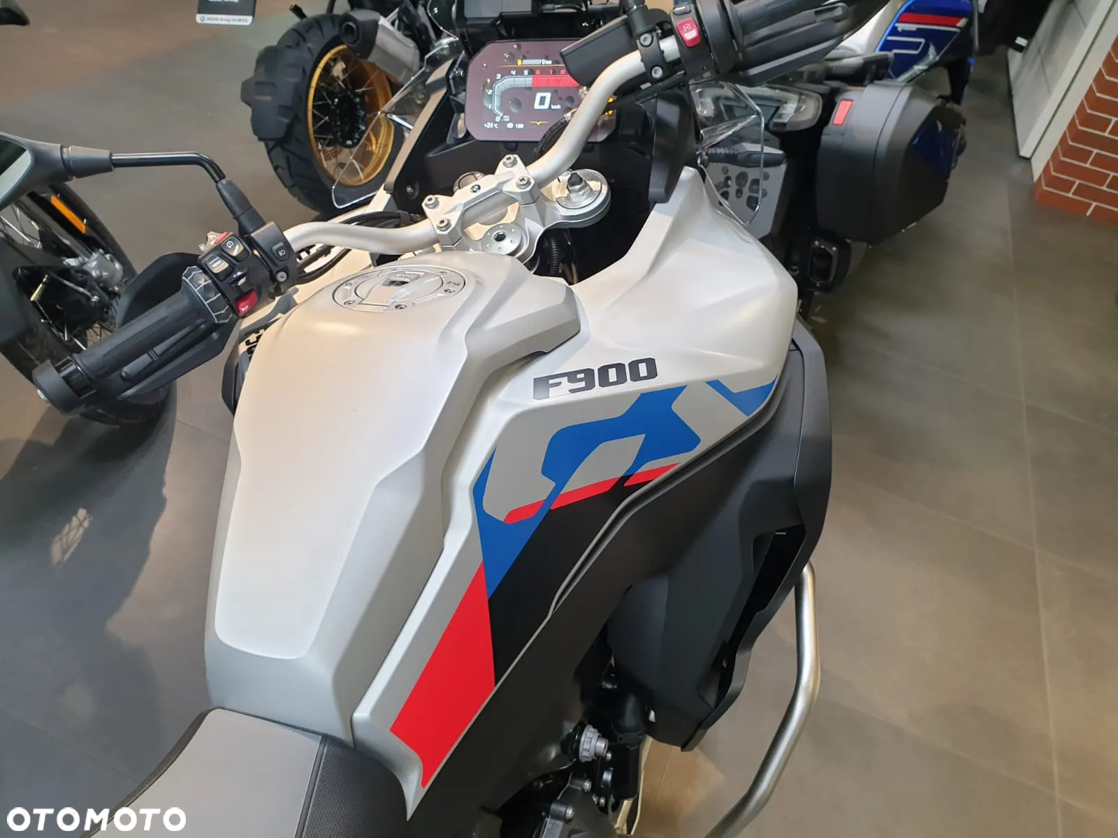 BMW F - 9
