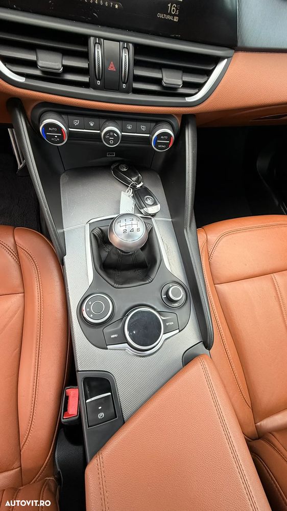 Alfa Romeo Giulia 2.2 JTDM Super - 28