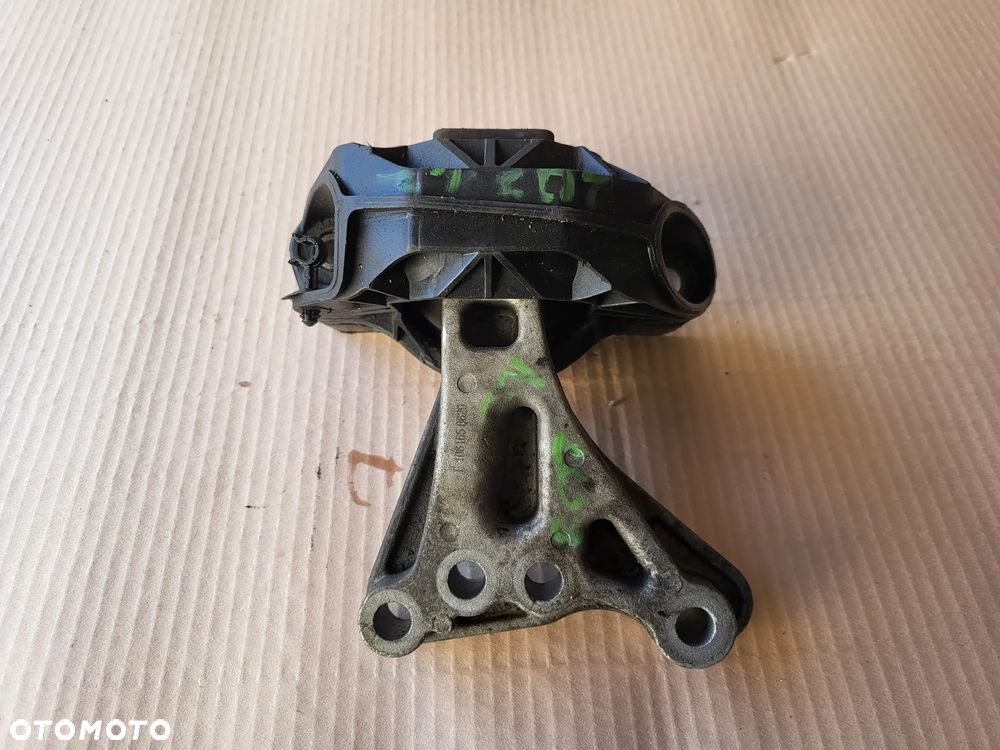 Łapa poduszka silnika 1.2 VIT Peugeot 208 - 2