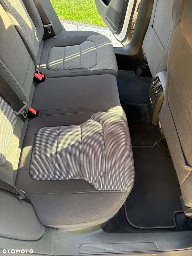 Volkswagen Passat Variant 2.0 Blue TDI SCR Comfortline - 13