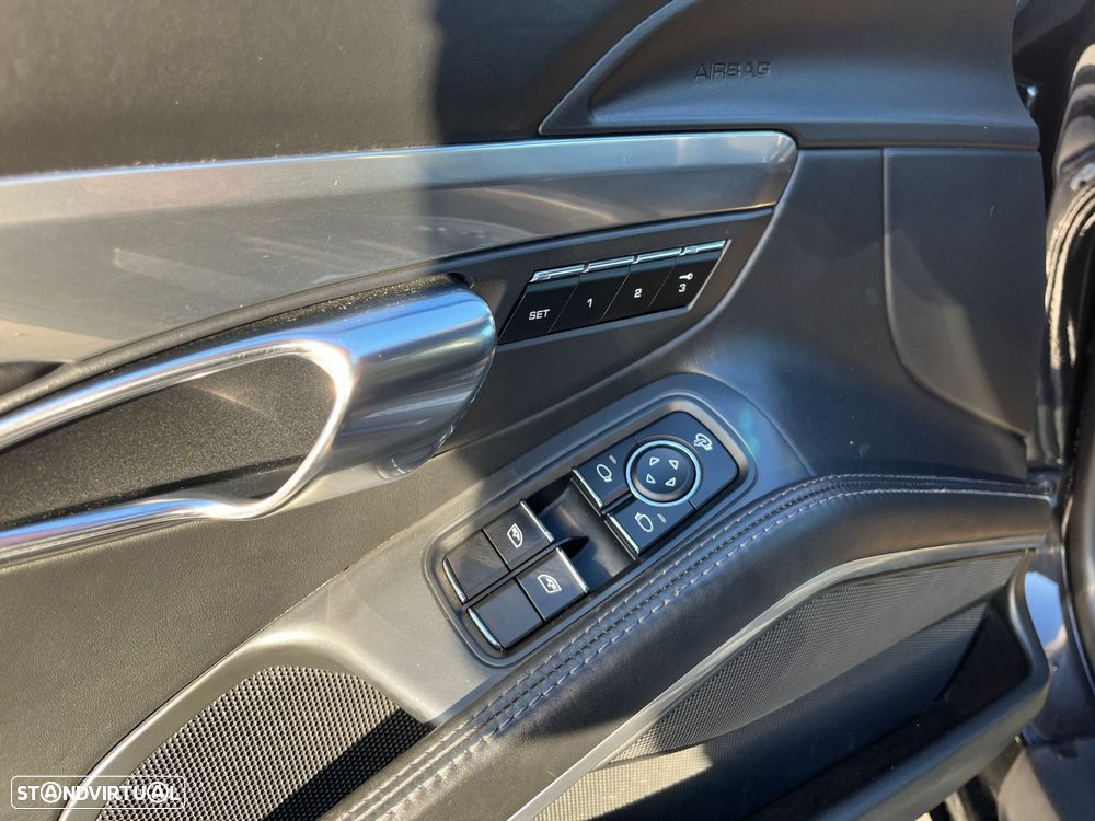Porsche 911 (991) Carrera 4 S PDK - 13