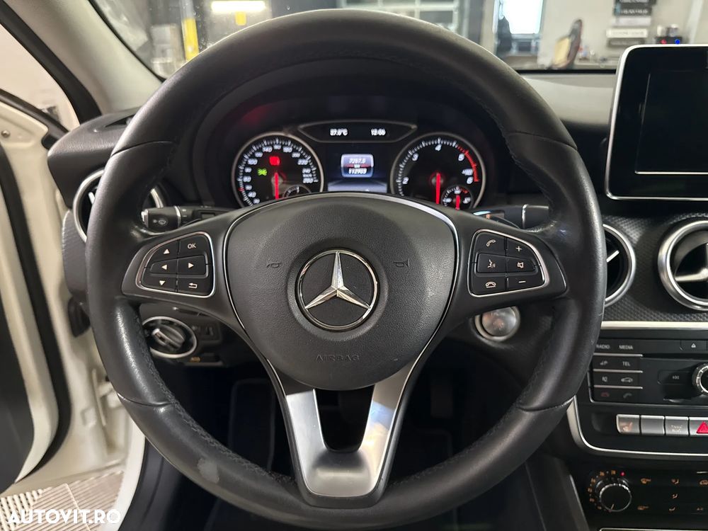 Mercedes-Benz A 200 d 4Matic Aut. - 17