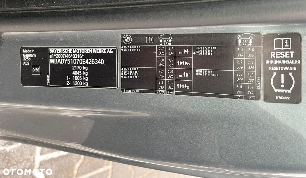 BMW Seria 3 325d - 38
