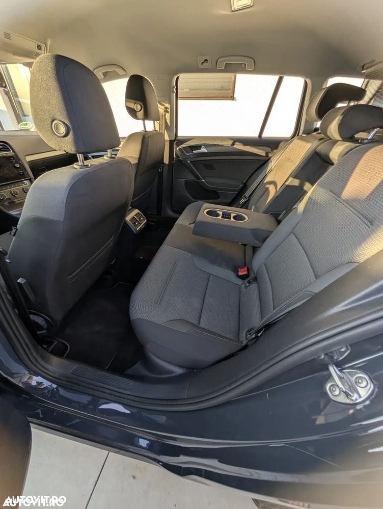 Volkswagen Golf - 11