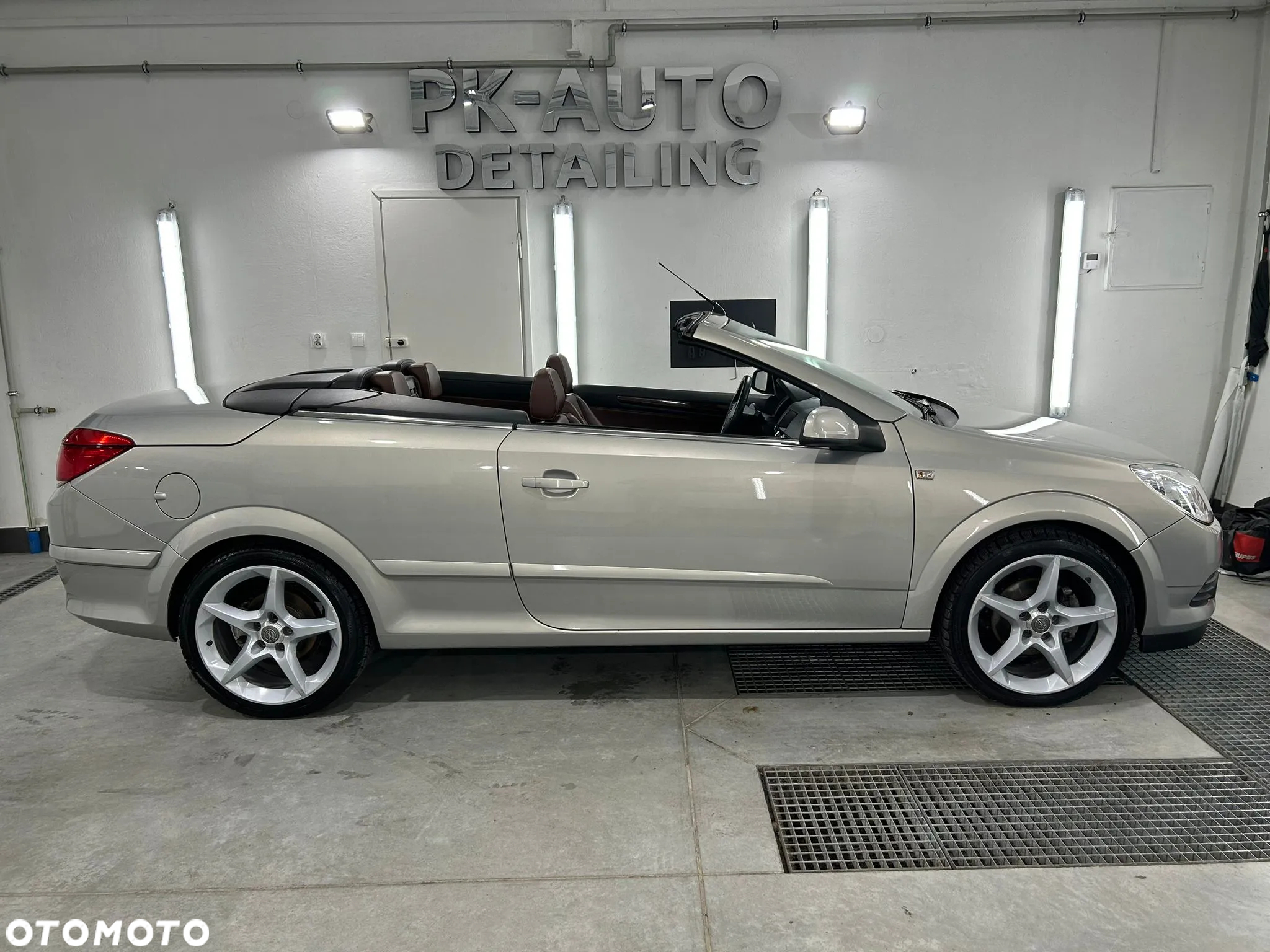 Opel Astra TwinTop 1.8 Cosmo - 4