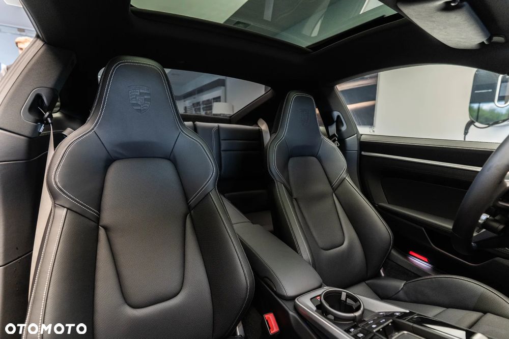 Porsche 911 Carrera 4S - 15