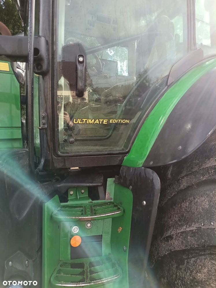John Deere 6215R - 4