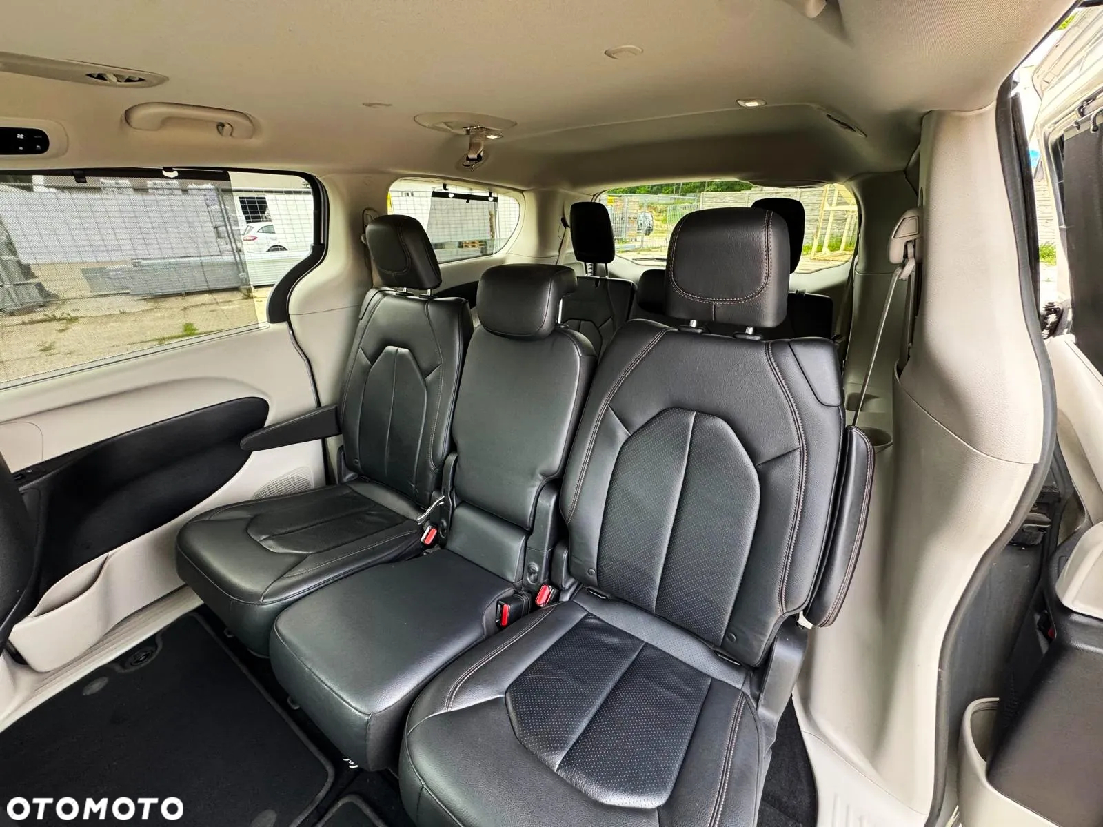 Chrysler Pacifica - 13