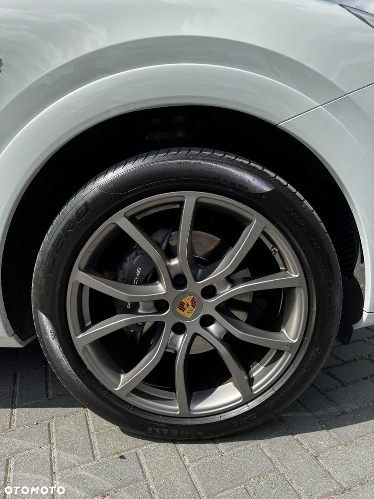 Porsche Cayenne Platinum Edition - 17
