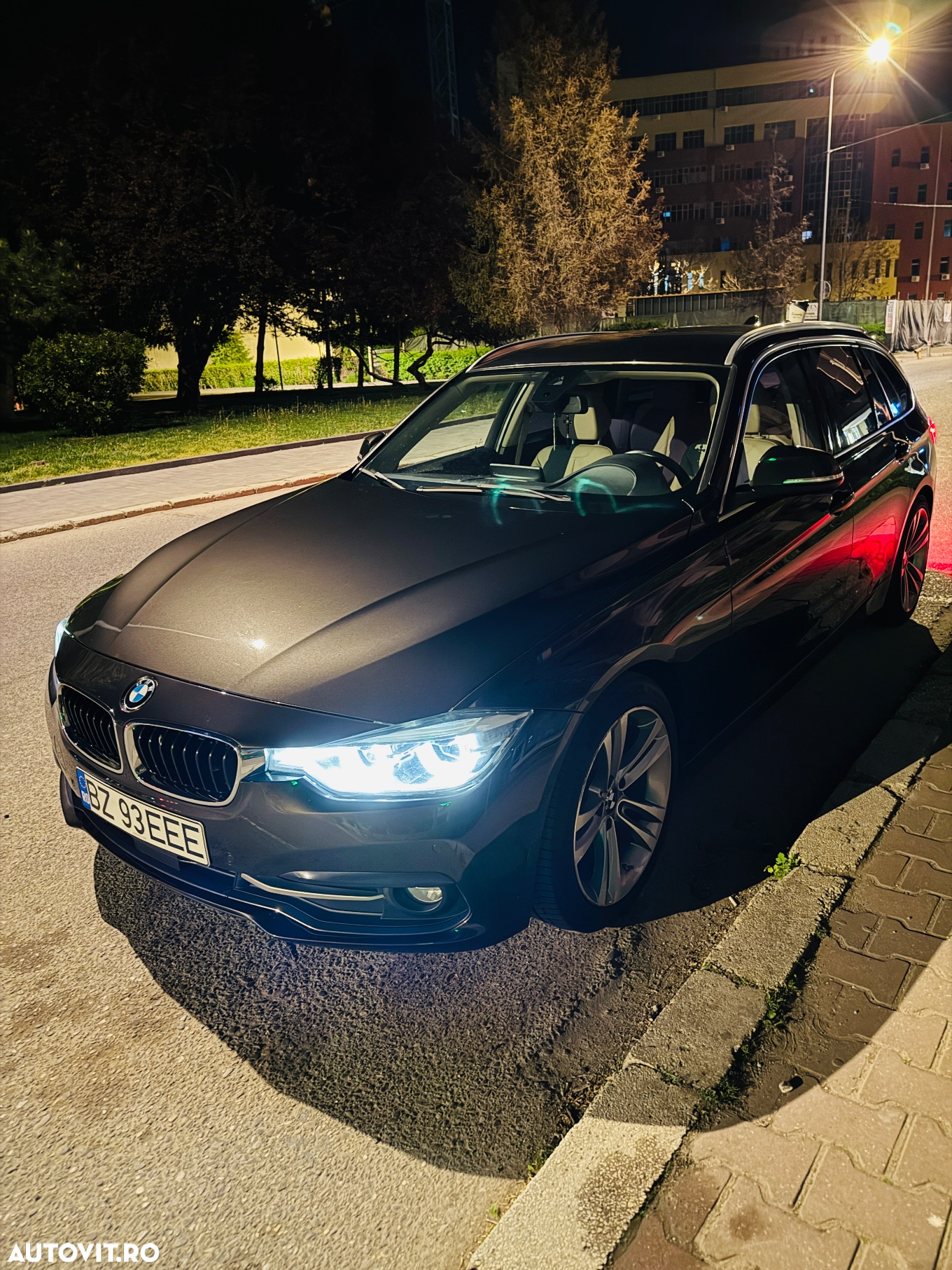 BMW Seria 3 320d Aut. Luxury Line - 24